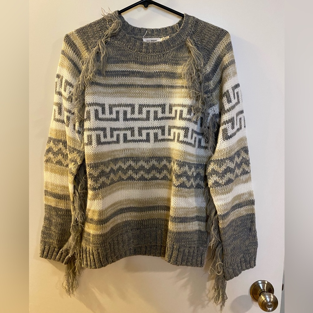 Woman’s Sweater NEW Fringe Detail Size Medium